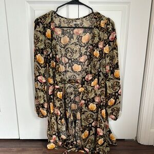 Ecote Floral Patterned Top